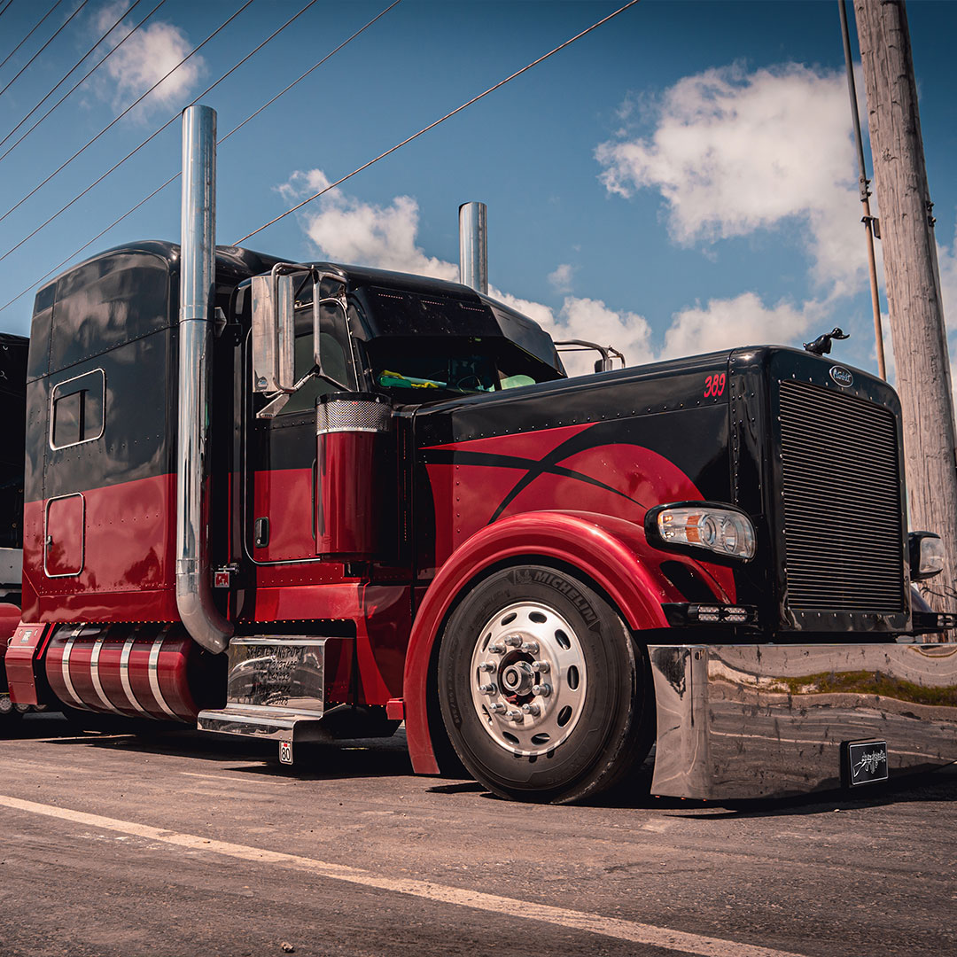 This Peterbilt 389 is juuust fine! 💯

#4StateTrucks #ChromeShopMafia #chrome #chromeshop #customtrucks #semitrucks #trucking #bigrig #18wheeler #tractortrailer #largecar #cdldriver #trucker #truckerslife #longhaul #diesel