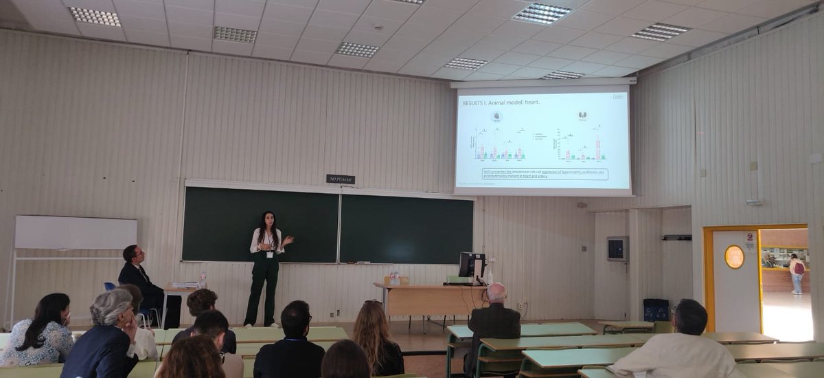 InflavasFarmaL4's tweet photo. Ademas, para completar la difusion de nuestro trabajo, Naoual Boukich presenta los resultados sobre la resolucion de la inflamacion en hipertension medida por SPMs tras la infusion de aldosterona. Enhorabuena! #resolvin #SPMs https://t.co/eLw6tJahBE