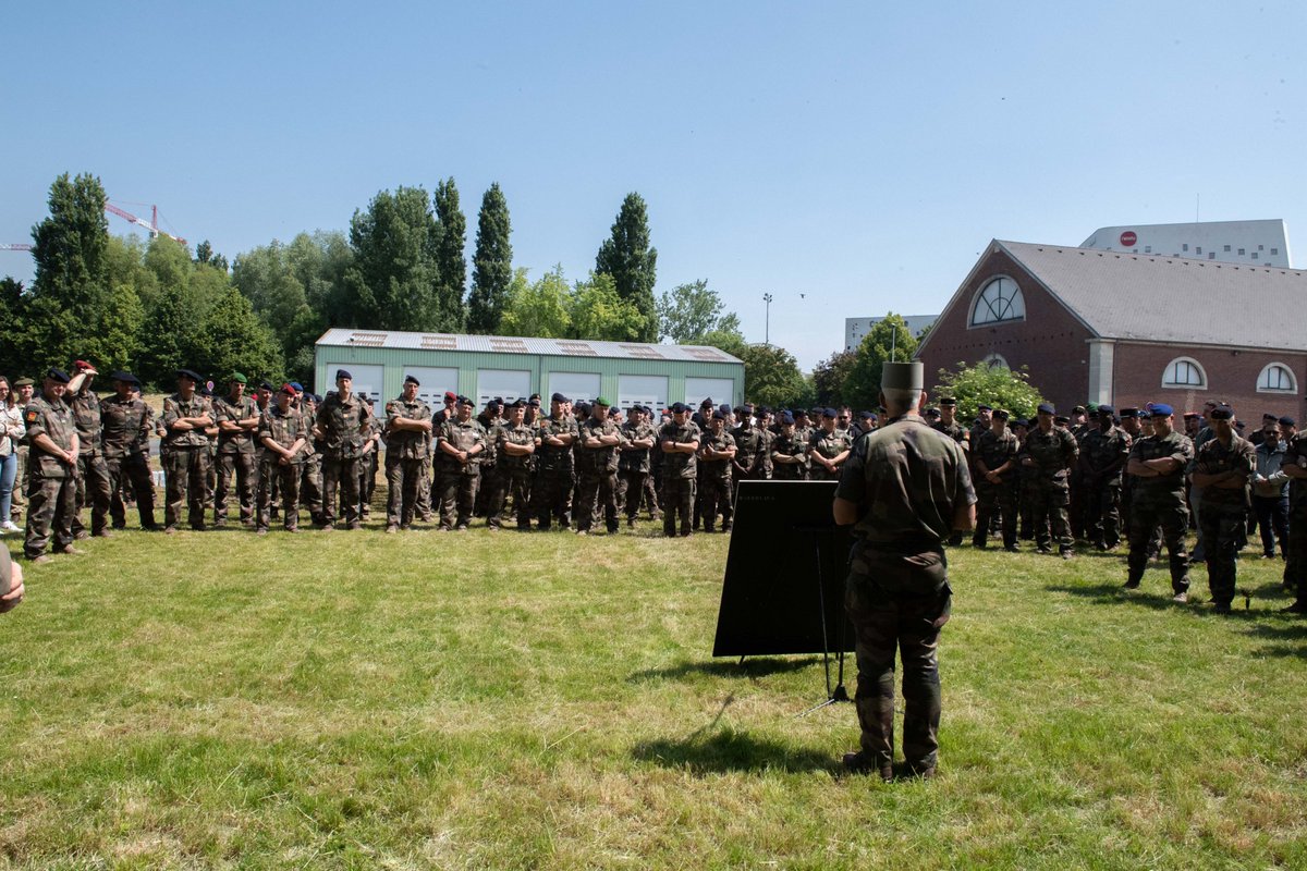 CommandementFOT's tweet image. 📸Retour en images sur la journée des partants 2023. Au programme : footing, cérémonie avec adieu aux armes et remises de décorations puis remise des cadeaux aux futurs partants. 
@armeedeterre @ArmeeszoneNord @armeeszne #ComFT #ArméeEnNord #AvecNosBlessés