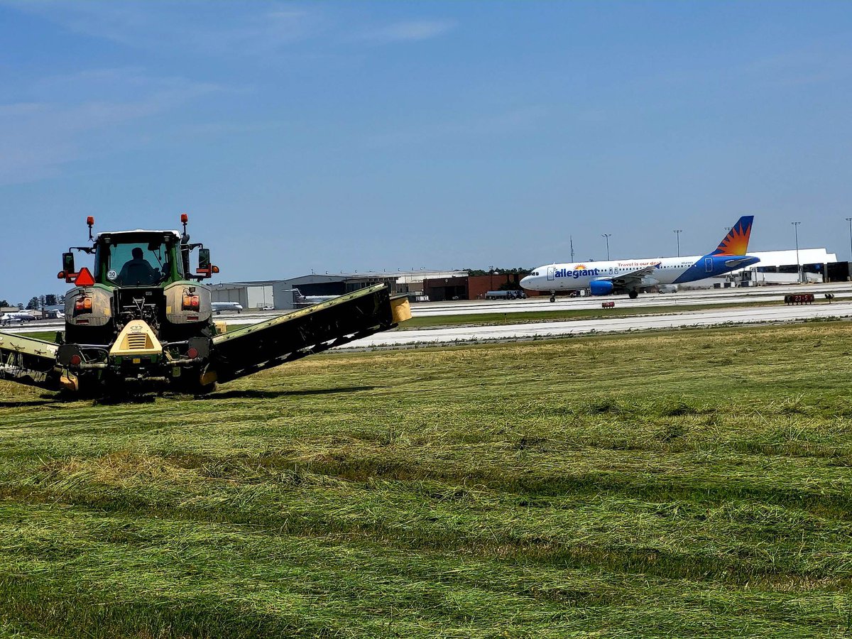 CAKairport's tweet photo. 🚜 We’ve partnered with local farmers to help maintain the areas around our airfield! We’re excited to continue this agricultural partnership within the community. Can you guess how many bales were harvested? ✈️ #cakairport #abetterwaytogo #akroncantonairport https://t.co/4LK6CuiHbQ
