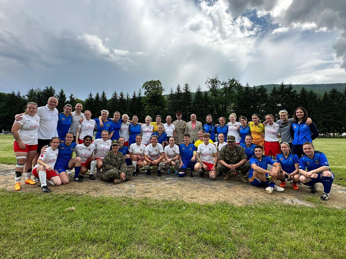 Professional soldiers representing 🇬🇧 and 🇧🇦 Armed Forces, showing dedication and teamwork whilst promoting inclusivity and diversity. 👏🏻

#UKinBiH #AWFTWB6
#thisgirlcan #thesoldiersgame
@ArmyWomensFoot1 @Armyfa1888 @AmazonsArmy