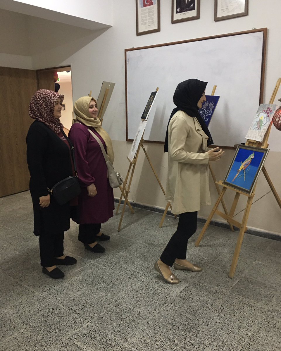 AK Parti İl Kadın Kolları Başkanımız Zeliha Erdoğan Bağcı ve Yönetim Kurulu Üyeleri ile birlikte Mehmet Akif Ersoy Halk Eğitim Merkezi Hayat Boyu Öğrenme Haftası kapsamında yapılan yıl sonu sergisini ziyaret ettik.
<a href="/zlherdoganbagci/">zelihaerdoganbagci🇹🇷🇹🇷</a> <a href="/AlimNuran/">nuran alim</a> <a href="/kubra4kardes/">Kübra Dörtkardeş</a>