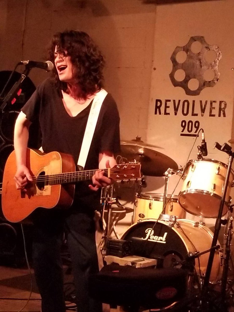 BassJunky's tweet photo. #Planet_Stomp🪐Ver.1@Revolver

そこにいらした主役の全皆さん
有難うございました。
三者三様ビートルズカバー、キャラが乗ってて着実に音を楽しむ空間！
ペピンズのカバーはFor No Oneでした◉

打ち上げ終了時の光景も夏を感じざるを得なくて良き。

マイイベ次回は6/9金曜日、
飲みましょう！ https://t.co/BcMRQjts7f