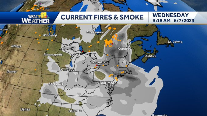 QasimRashid's tweet photo. This is real life right now. This smoke is cancerous and fatal, especially to people with asthma or long Covid.

Imagine seeing this &amp; thinking climate change is fake. Imagine being a politician &amp; still taking fossil fuel money.😳

If we value our future, we need new leadership. https://t.co/QsADhdr6qj