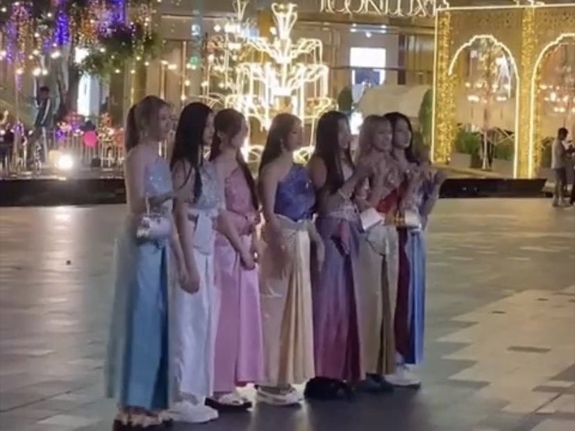 babymonster members / disney princesses based on their thai traditional dresses ??! 

haram - cinderella
pharita - elsa (queen)
asa - aurora
ahyeon - rapunzel
ruka -  belle
chiquita - snow white
rora - jasmine