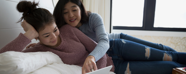 lwenslow's tweet photo. How should you go about having a practical, helpful dialogue about money with your teen that they won’t tune out? Check out these tips from @CapitalOne on how to talk with your teen about managing their money. https://t.co/OzFIFjQa5K https://t.co/KHjUeWYCFb