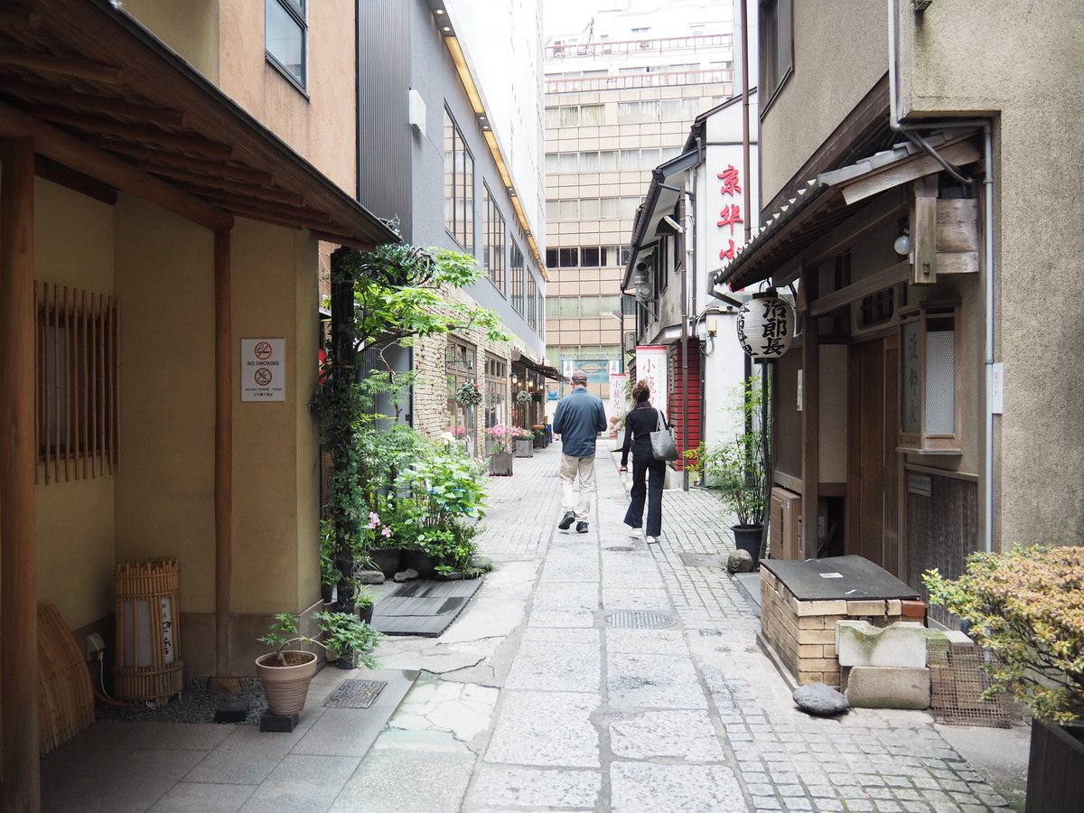 aogamidotcom's tweet photo. 2023 5月 銀座
路地裏 三原小路
#銀座 #photography #OLYMPAS #aogamipic https://t.co/Q1aYKD98jE