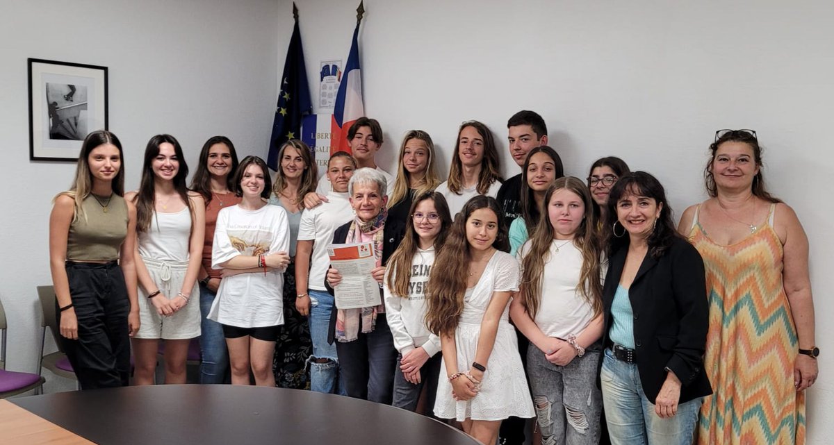 Préfet du Var (@prefet83) on Twitter photo #NeRienLaisserPasser |Au collège Django Reinhardt, la déléguée dép. aux droits des femmes et à l'égalité avec les élèves du 1er club junior labellisé par le CLUB=FH83 
🎯 Objectif : établir un violentomètre pour mesurer les violences sexistes et sexuelles entre filles et garçons #NeRienLaisserPasser |Au collège Django Reinhardt, la déléguée dép. aux droits des femmes et à l'égalité avec les élèves du 1er club junior labellisé par le CLUB=FH83 
🎯 Objectif : établir un violentomètre pour mesurer les violences sexistes et sexuelles entre filles et garçons