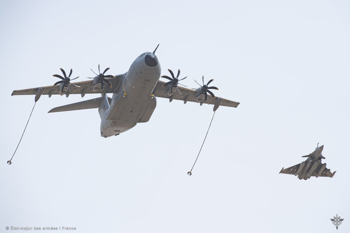 EtatMajorFR's tweet photo. #Chammal | #Bilan des opérations aériennes conduites en mai sur la Base aérienne projetée au Levant :
➡️ Du 1er au 31/05, les Rafale déployés dans @CJTFOIR ont réalisé 68 sorties.
Au Levant, #LaMissionContinue pour les militaires 🇫🇷 engagés dans la Coalition contre Daech. https://t.co/k0aB0o7MMO