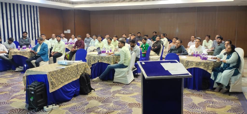 AshwinP93069969's tweet photo. માન. એમ.ડી.શ્રીના અધ્યક્ષ સ્થાને ગુજરાત એગ્રો ઇન્ડસ્ટ્રીઝ કોર્પો. લી તેમજ એમ્પેલેન્ડ થયેલ મલ્ટીપ્લેક્ષ કંપની દ્વારા રાજ્યના તમામ સેન્ટર ઈન્ચાર્જશ્રીને આગામી સીઝનમાં ABC/ASC ના બિઝનેસમાં વધારો કરવા માટે “બિઝનેશ મીટ"નું આયોજન કરવામાં આવેલ @RaghavjiPatel @AKRAKESHIAS1 @dipst2003 https://t.co/q3qdhU1Kfg