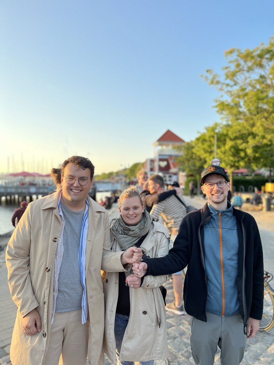 LeonBossen's tweet photo. Wir freuen uns sehr, dass Ratsherr @BjoernEllenberg von Volt Mitglied unserer @grueneflensburg-Ratsfraktion wird.

Wir haben immer gesagt, dass uns die Zusammenarbeit im Sinne der Stadt und der nachhaltigen Entwicklung wichtig ist. Genau das machen wir jetzt! 💚💜 #flensburg https://t.co/7873bWekcv