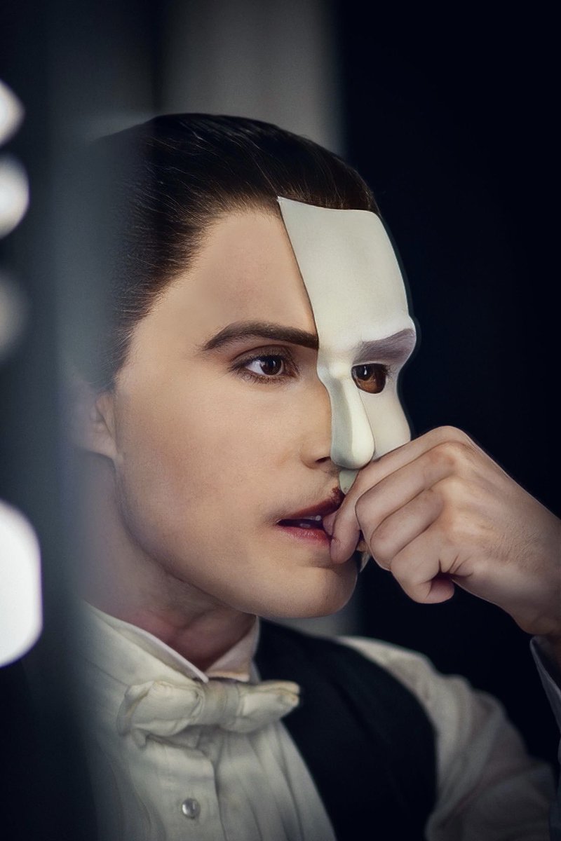 It was such a privilege to wear the mask again at His Majesty’s Theatre on Monday. Thank you to everyone <a href="/PhantomOpera/">The Phantom Of The Opera</a> for being so supportive and welcoming! 

📷 Ralph Watts