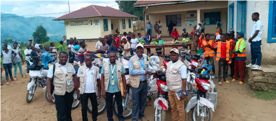 Fdapid2022's tweet photo. 07 Juin 2023
Remise de 8 dépôts, 8 moulins et 16 motos aux coopératives de territoire de Masisi, bénéficiaires du projet exécuté par FDAPID ACEPJ et PAP RDC en partenariat avec RET Germany grâce au financement de BMZ. #FDAPID
@BatundiV
@ffcrdc
@enable_rdc
@sylvain_obedi
@TMalira https://t.co/lr3g2fRK7F