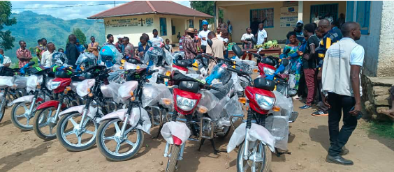 Fdapid2022's tweet photo. 07 Juin 2023
Remise de 8 dépôts, 8 moulins et 16 motos aux coopératives de territoire de Masisi, bénéficiaires du projet exécuté par FDAPID ACEPJ et PAP RDC en partenariat avec RET Germany grâce au financement de BMZ. #FDAPID
@BatundiV
@ffcrdc
@enable_rdc
@sylvain_obedi
@TMalira https://t.co/lr3g2fRK7F