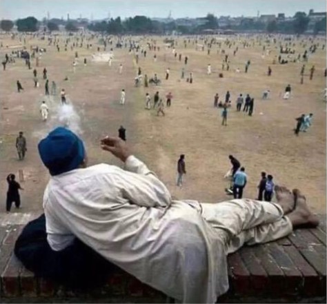 GameTricker's tweet image. Eskom technician waiting for 18h00 so that they start their sabotage on us