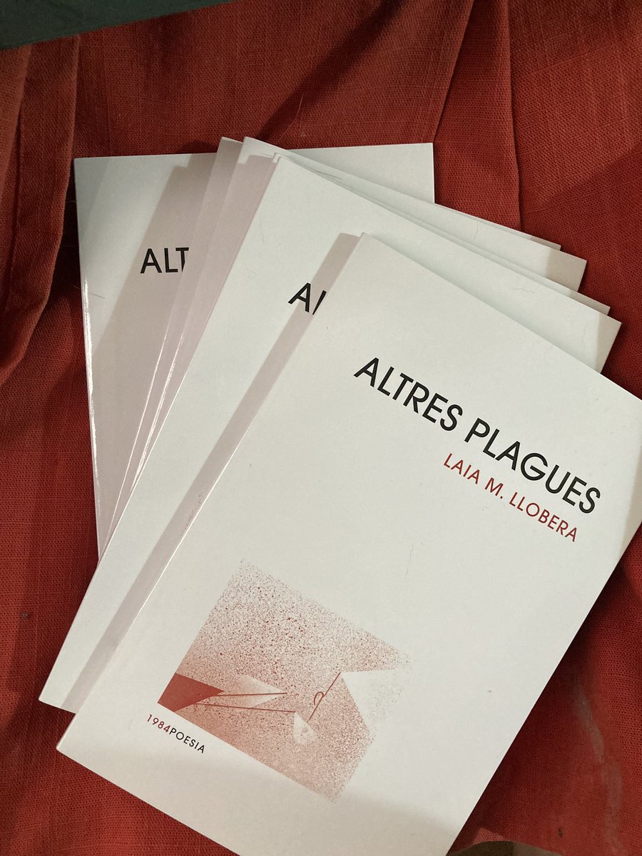 “Plagues, altres plagues, en fi, que evidentment són viscudes de maneres diferents segons quin sigui el grau d’exclusió — segons quina sigui la inclemència de la intempèrie a la qual s’aboca a uns i altres (…)”
Àlex Matas, del pròleg a Altres Plagues (que ja podeu trobar arreu!)