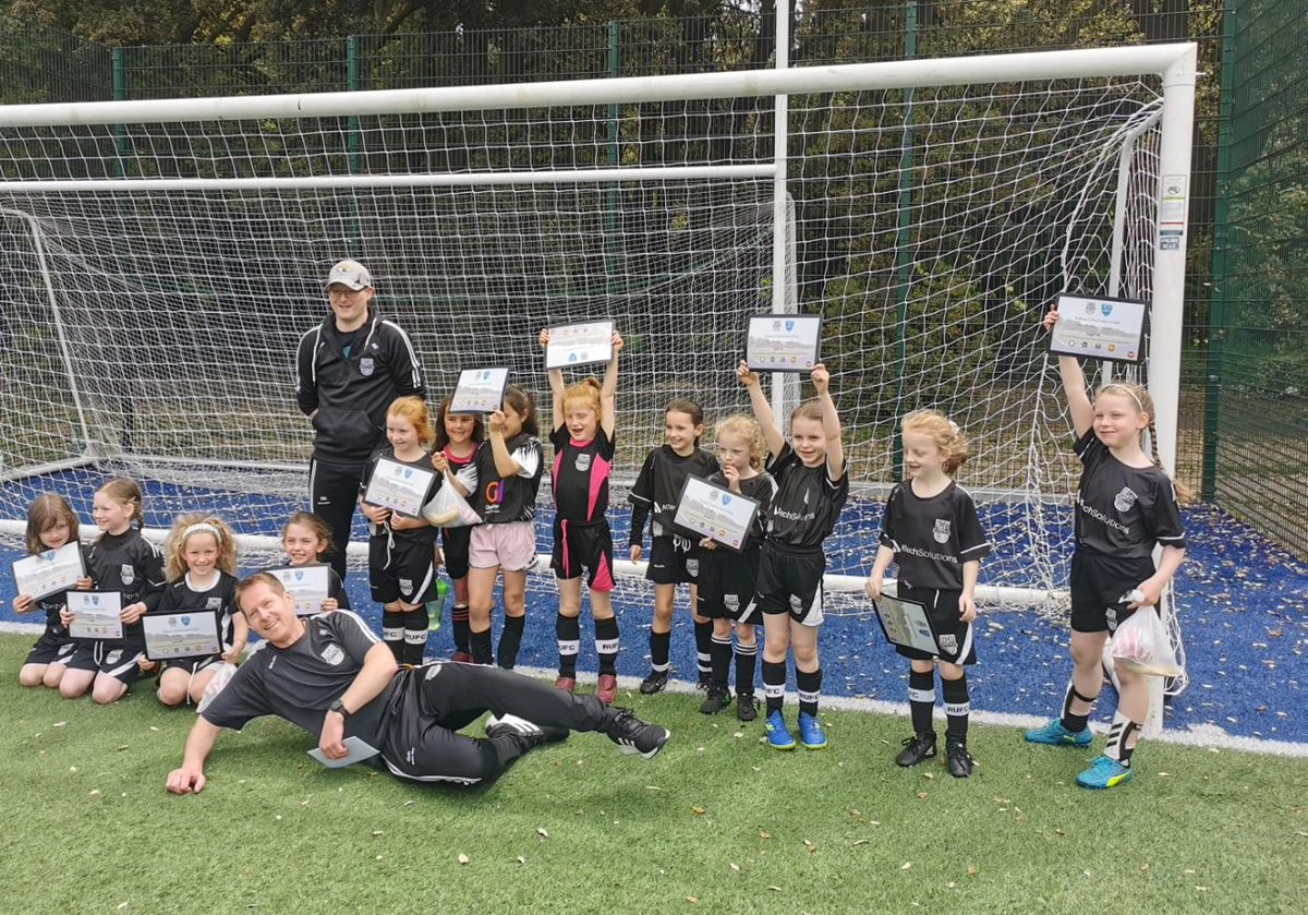 ⚽ | 𝗨𝟴 𝗕𝗹𝗶𝘁𝘇 𝗮 𝗕𝗶𝗴 𝗦𝘂𝗰𝗰𝗲𝘀𝘀! A brilliant day was had at our recent @Metro_Girls SuperValu Raheny U8 Blitz featuring @SwordsCeltic_FC, @howthcelticafc, @Bohemian_Youths and @Kilnamanagh_AFC! 🙌 ⚫ #RUFC | ⚪ #CmonTheParish