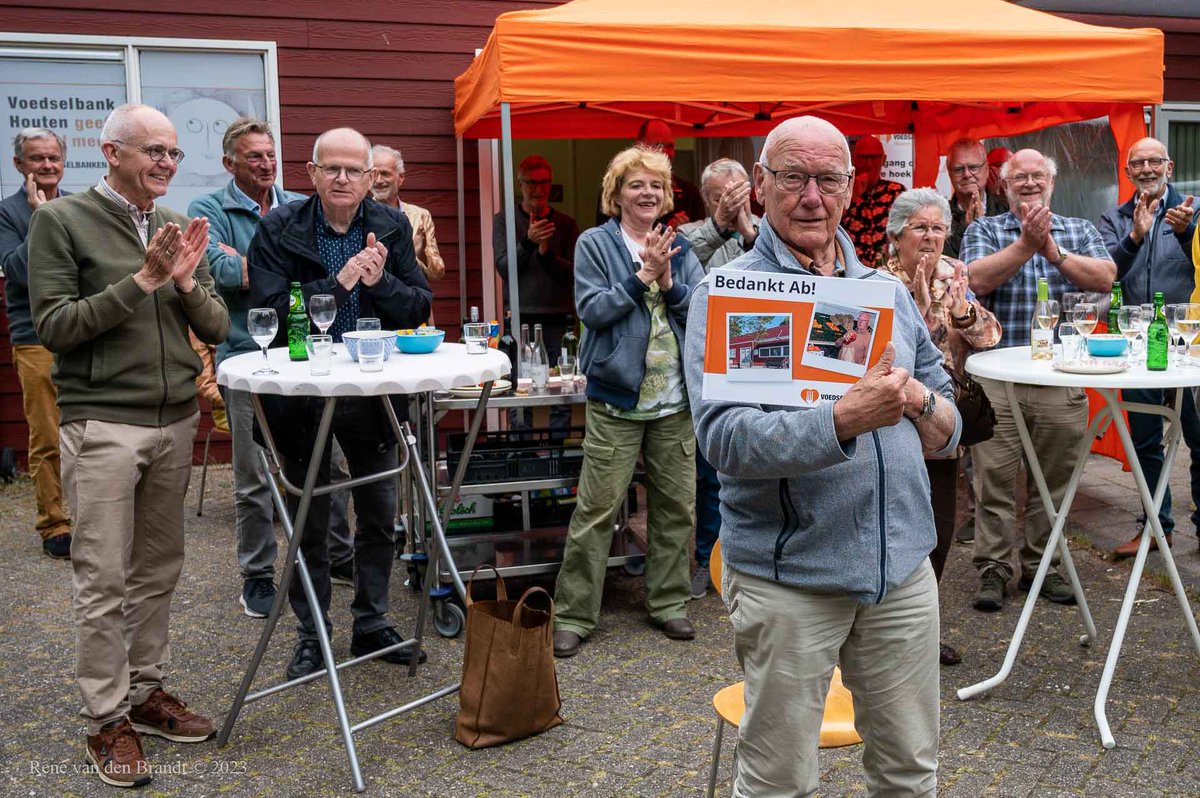 BEDANKT AB! Na 12,5 jaar bestuurslid te zijn geweest, heeft Ab Hubers ons bestuur verlaten. De vrijwilligers hebben hem in het zonnetje gezet en hem tot #erevrijwilliger benoemd. Ab blijft actief als vrijwilliger.