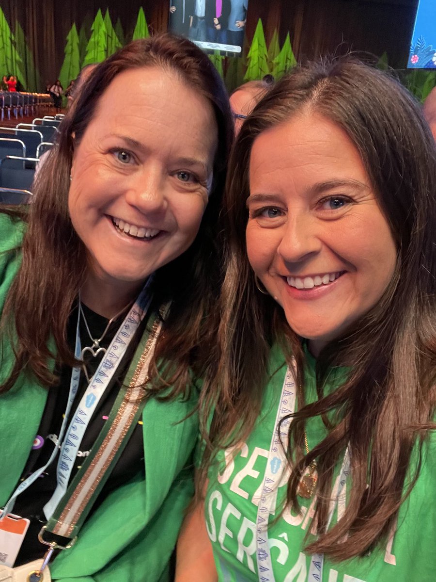 Front row for ⁦@salesforce⁩ #cnx23 keynote! #marketingchampion