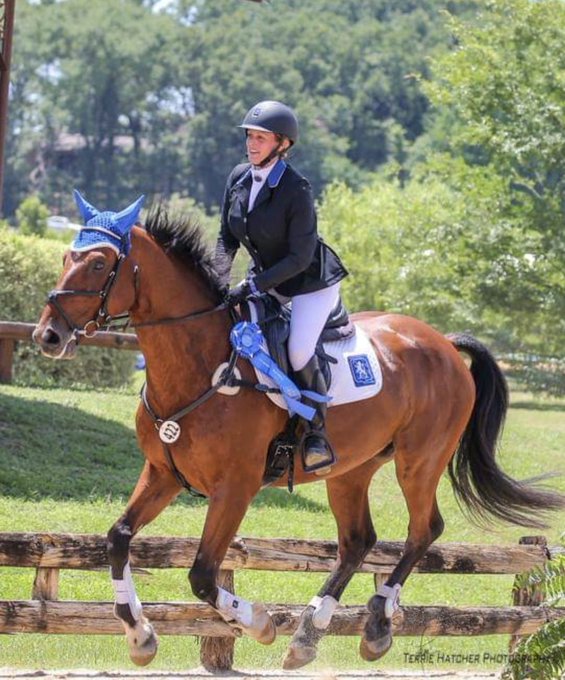 Yeah... clearly a *shitty equestrian" and   can't ride at all 🤷&zwj;♀️😝 Fun fact, I actually have more awards<a href="/tag/directorlife"class="tags"><span>#directorlife</span></a>