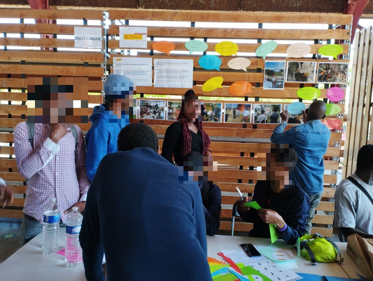 FrancasSSD's tweet photo. 19 jeunes exilé·es ont participé avec les Francas de Seine St Denis à la fête des langues et des cultures organisée au Point fort d'Aubervilliers  par la Maison des Langues et des Cultures d'Aubervilliers dimanche dernier. https://t.co/O0UmnUMP4G