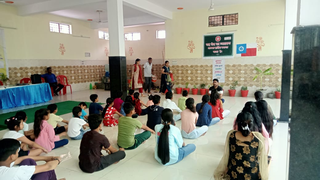 RSD_Org's tweet photo. राष्ट्र सेवा दल का 10 दिवसीय कार्यकर्ता निर्माण शिविर देहरादून में जारी है। देहरादून शहर के 50 से अधिक बच्चे इस शिविर में हिस्सा ले रहे है। 

#RashtraSevaDal #RSD #राष्ट्रसेवादल #रासेद #dehradun #देहरादून https://t.co/fdDjwwnu7N