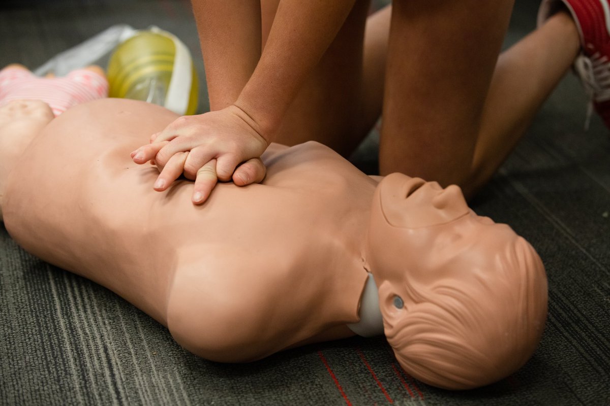 Join us this summer for a variety of CPR courses for the adult/pediatric and the professional rescuer. Click the link in our bio to register on our website today! 

#BeWellUGA #UGARecSports