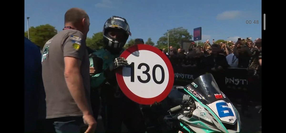 cupcakelinda05's tweet image. What an absolute legend! 

#michaeldunlop #130mph #25TTWins