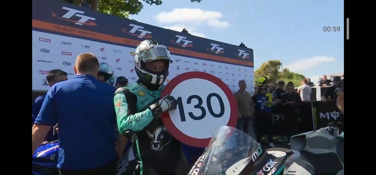 cupcakelinda05's tweet image. What an absolute legend! 

#michaeldunlop #130mph #25TTWins