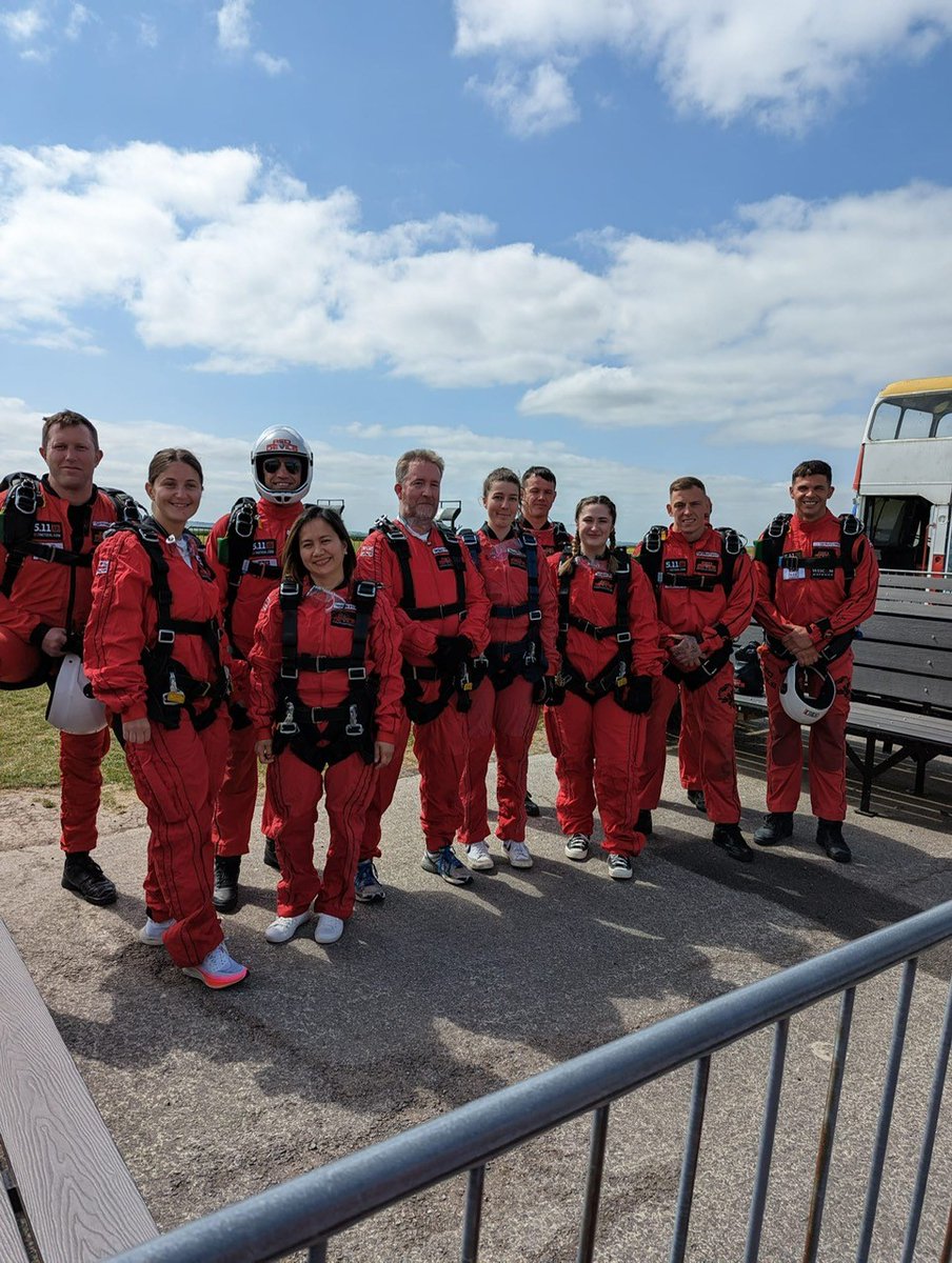Congratulations to the wonderful Colchester Hospital Critical Care who raised £1,088 at their tandem parachute jump with the Parachute Regiment, Red Devils Free Fall Team!

A big thank you to everyone involved and for your bravery!
justgiving.com/fundraising/co…