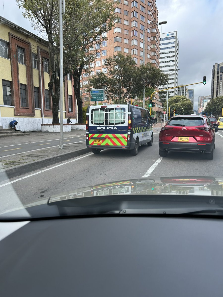 Señores <a href="/PoliciaColombia/">Policía de Colombia</a> ustedes están generando el problema por el que ustedes mismos luchan. Muchas mañanas en carrera 13 con calle 39 #Bogotá 

<a href="/SectorMovilidad/">Movilidad Bogotá</a> 
<a href="/multandoBog/">MultandoBogotá</a> 
<a href="/TransitoBta/">Policía de Tránsito Bogotá</a> 
<a href="/BogotaTransito/">Bogotá Tránsito</a>