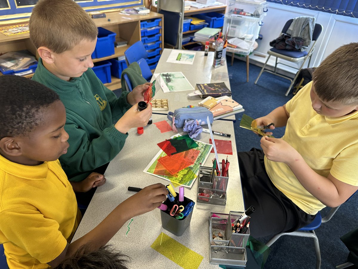 Gavin_Sharp_73's tweet photo. Class 8 are really enjoying working with @Roth_Mus_Learn @CliftonParkMus this afternoon to create some stunning art which will go on display at #keppelscolumn in time for the #SummerSolstice Display details to follow 🌞 https://t.co/A3WbbBKPFM