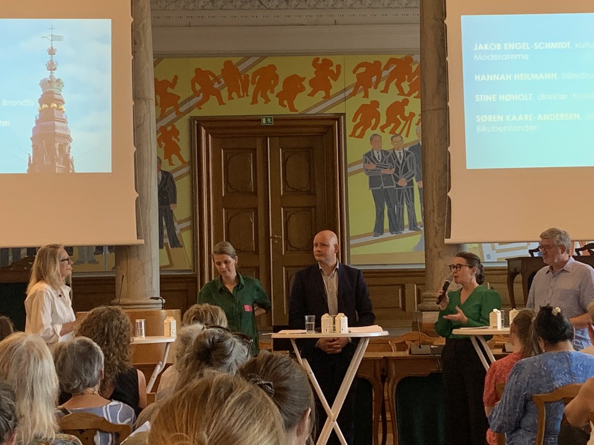 Glad for at både politikere, fagfolk og fonde har fokus på kunstens betydning i de unges liv @bikubenfonden som idag har debat om kunstens betydning på i Fællessalen på Christiansborg