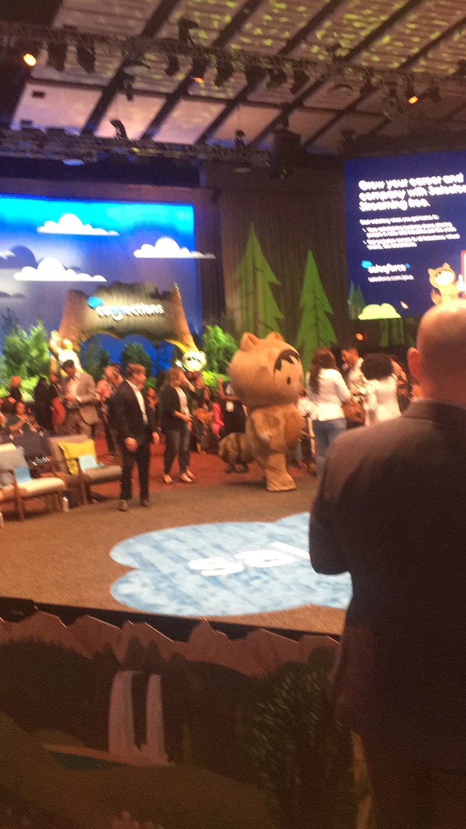 Salesforce Connections keynote about to kick off in Chicago #CNX23