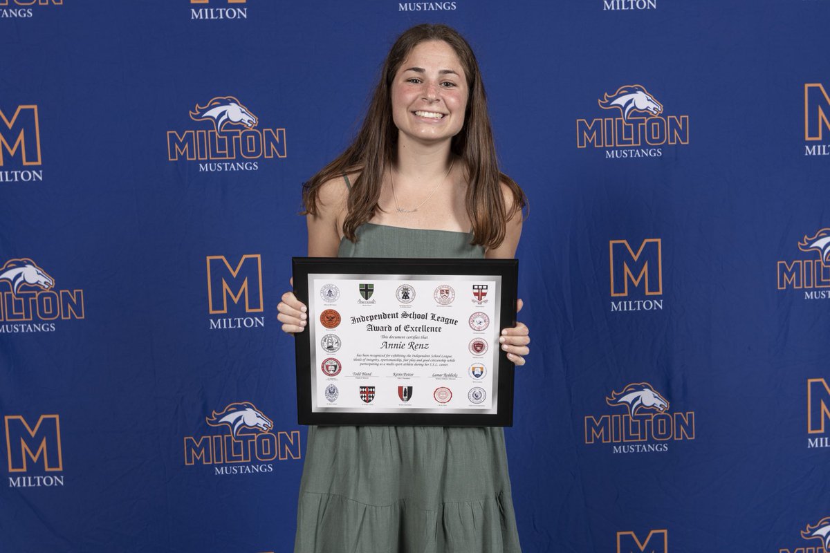 Congrats to senior Annie Renz for earning an ISL Award of Excellence at our M-Club ceremony!  Renz is headed to UNH where she will play soccer! #rollstangs