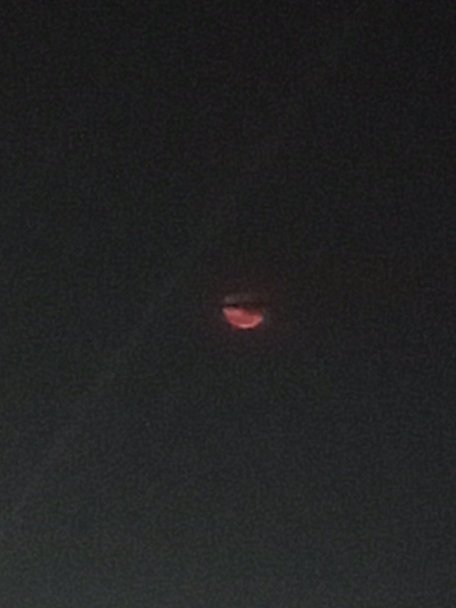ItsMeLHANDA's tweet photo. Seryoso yan?
#Redmoon 🤔 https://t.co/BCtmq2d7pO