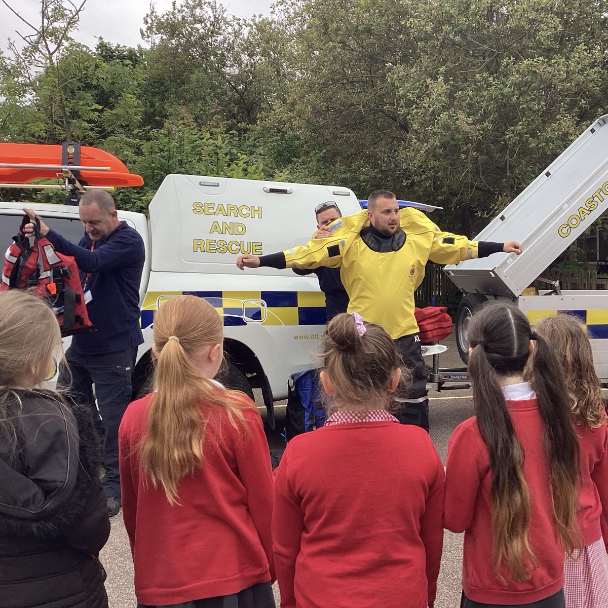 ChattendenPrim's tweet photo. Huge thank you to the #RLNI Team from Medway who came to @ChattendenPrim today!  🙌🚤🌊 https://t.co/FVGS9tnfUB