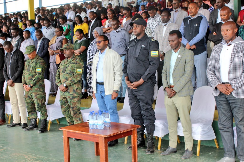 MusanzeYouth's tweet photo. Hirya no hino muri @MusanzeDistrict , @RwandaYouth twifatanyije n'abayobozi mu nzego zitandukanye mu igikorwa cyo #Kwibuka29 Jenoside yakorewe Abatutsi mu 1994; mu Bigo by' Amashuri; Cyitabiriwe na Visi Meya w'Akarere Ushinzwe Iterambere ry' Ubukungu  @AMpuhwe . https://t.co/gSqfHp3fnv