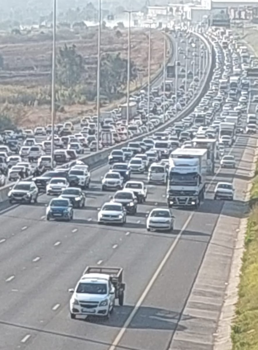 ⚠️ Traffic Advisory ⚠️

Crime Scene on the N3 at Marlboro Dr affecting traffic in both directions. Some lanes of N3 will remain closed off while police process the crime scene. Expect heavy delays on the N1 south &amp; N3 south. Please use alternate routes if possible. #JHBTraffic