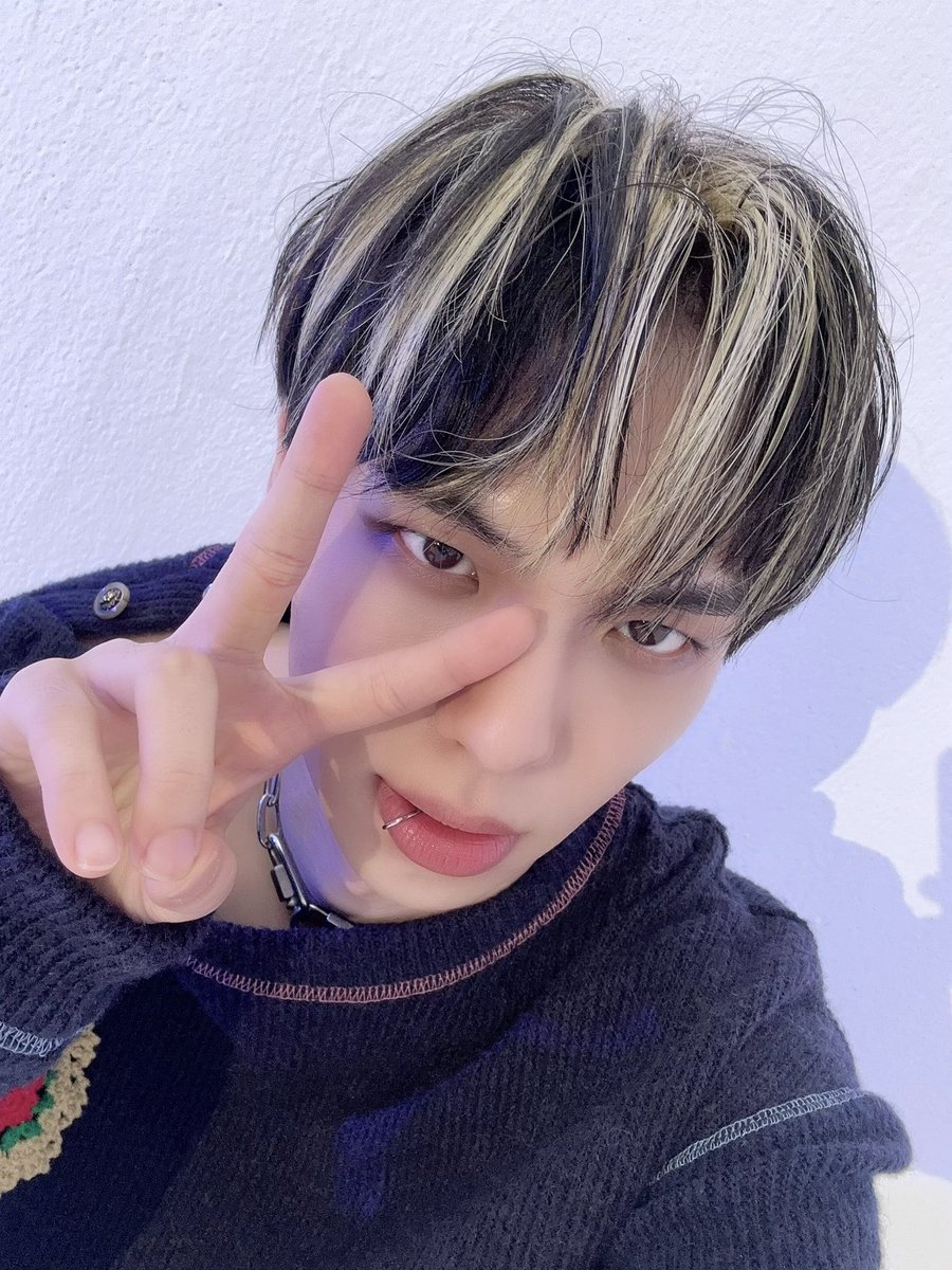 CIX_twt's tweet photo. 카리수마곤😎

#CIX #FIX #BX #이병곤 #병곤 #평픽사💙 https://t.co/mGRAzFhmJG