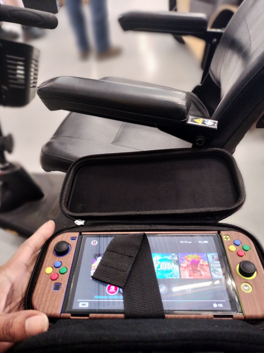 87Redd's tweet photo. "Brought the switch to work, even on the switch I work!" 😌🫡💯 #NintendoSwitchOLED
#carsimulator https://t.co/nqimJTkqfi