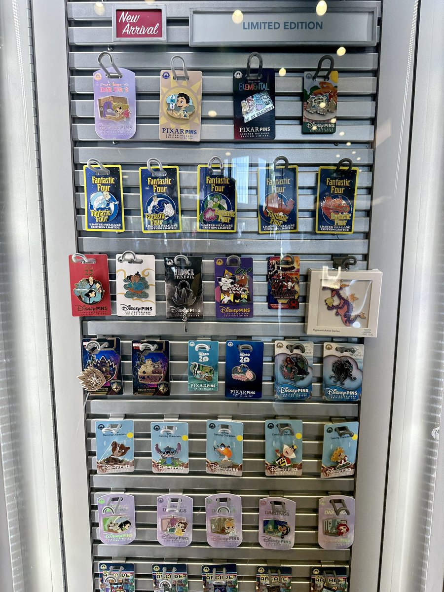 Disney Pins Blog on Twitter "Pin Traders LE pin case at Epcot https