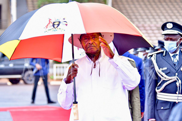 DailyMonitor's tweet photo. "This morning, I was feeling as if I had a cold. I took a rapid Coronavirus test which indicated negative. I did two more tests with deeper analysis. One of them turned out positive, the other was negative. So, I am a suspect of Corona as I speak. That's why I came in a separate car with Maama [ @JanetMuseveni ]" - @KagutaMuseveni 
#SONAUG2023
#MonitorUpdates