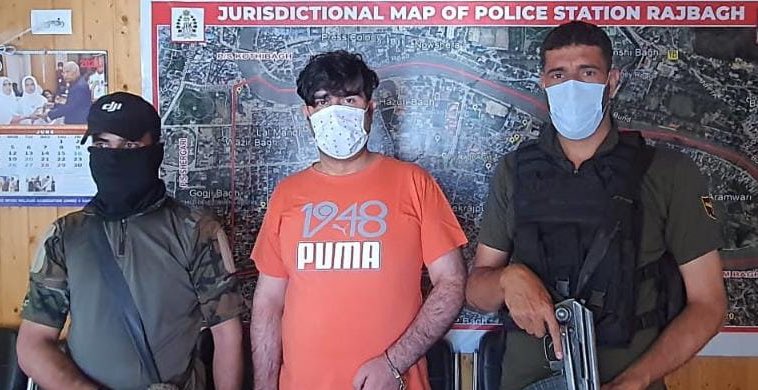 SrinagarPolice's tweet photo. One Fraudster Rizwan Ahmad Shah of Safakadal Srinagar, Owner  of Shah Ji Consultancy, Rajbagh booked in PSA &amp; lodged in Kot Balwal Jail. He had done fraud, human trafficking, child labour, cheating. Public is advised to check credentials of consultancies for hiring domestic helps https://t.co/fW4JM4DfzP