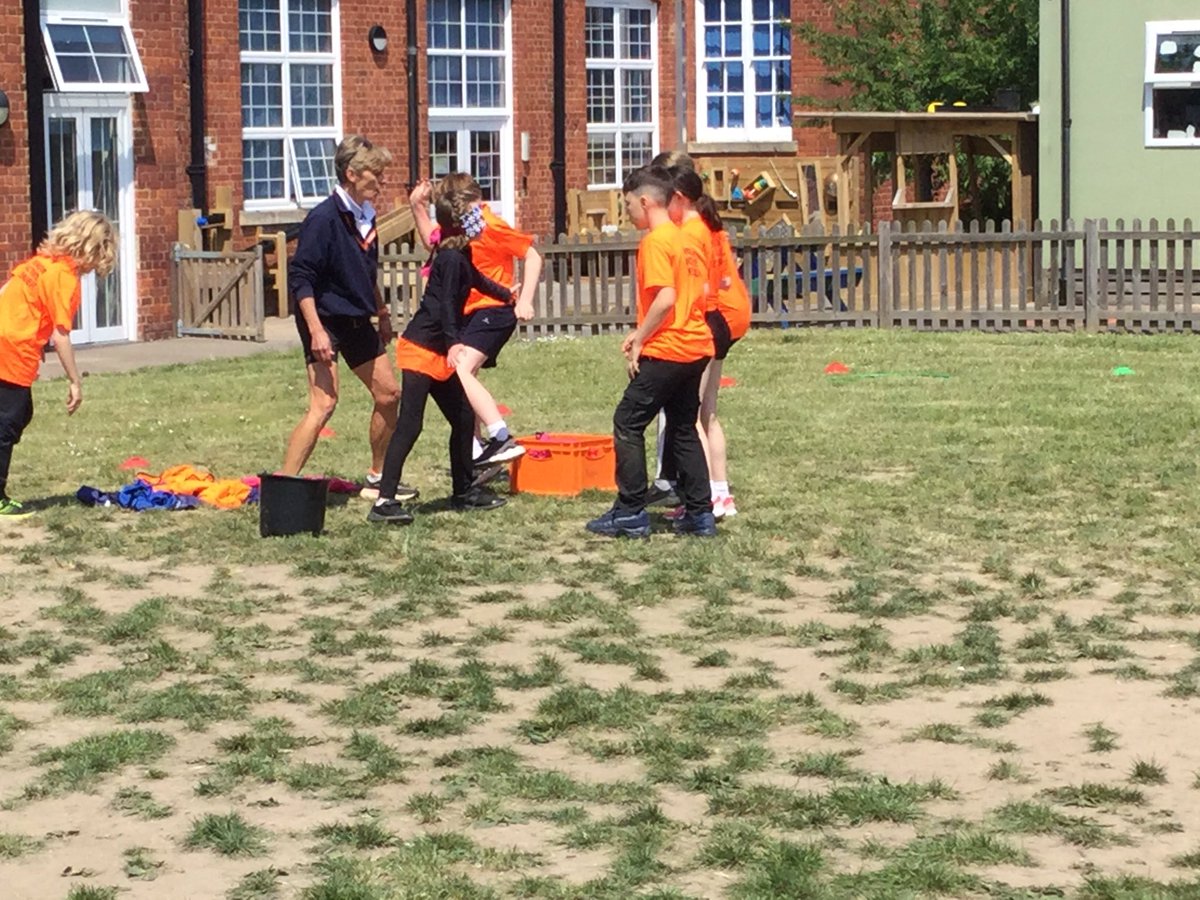 ThamesideSch's tweet photo. What a brilliant day the Year 5s have had doing their Active Leaders Course! They are learning so much and showed great leadership when teaching the Year 2s #BCFtps #BMGtps #PEtps #leadership https://t.co/KkNdrRUkQ2