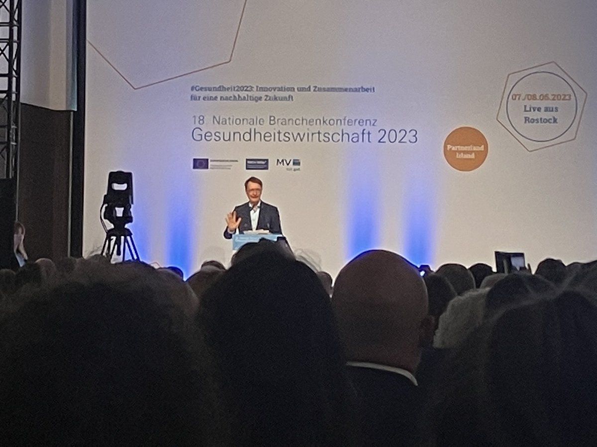 Gesundheitsminister <a href="/Karl_Lauterbach/">Prof. Karl Lauterbach</a> spricht auf der <a href="/NBK_GW/">Nationale Branchenkonferenz Gesundheitswirtschaft</a>. Er ist voll des Lobes, dass #Gesundheitswirtschaft und medizinische Versorgung gemeinsam gedacht werden. #Gesundheit2023