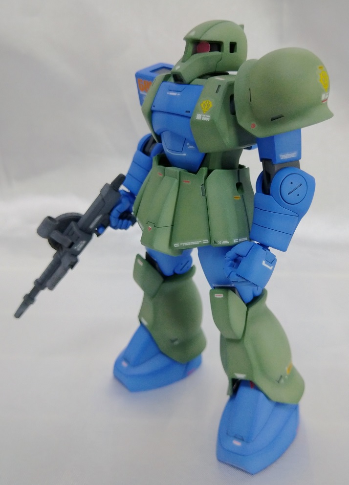 Shinon1218's tweet photo. マンションの自治会役員の引継ぎも完全に終わり、プラモを作れる時間もとれるようになりました。

ってことで、早速HGUCのザクⅠ作りました。

最近グラデーション塗装の面白さに目覚めました。

#ガンプラ　
#ガンプラ好きと繋がりたい https://t.co/EgpUwejb4x