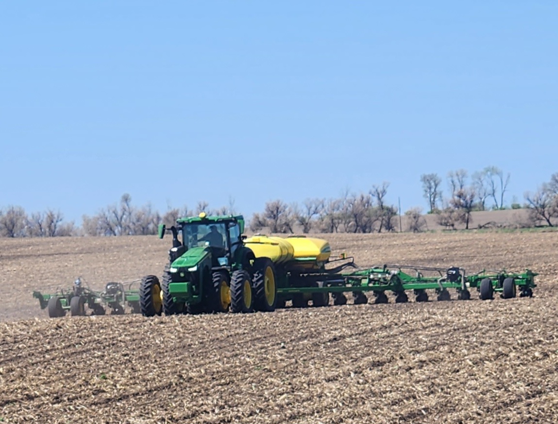 29Tim's tweet image. Big thanks to our dealers/growers for getting plots in this year.  It takes a little extra time and is greatly appreciated, especially in later, condensed springs that are already hectic.  #LGSeeds #plant23