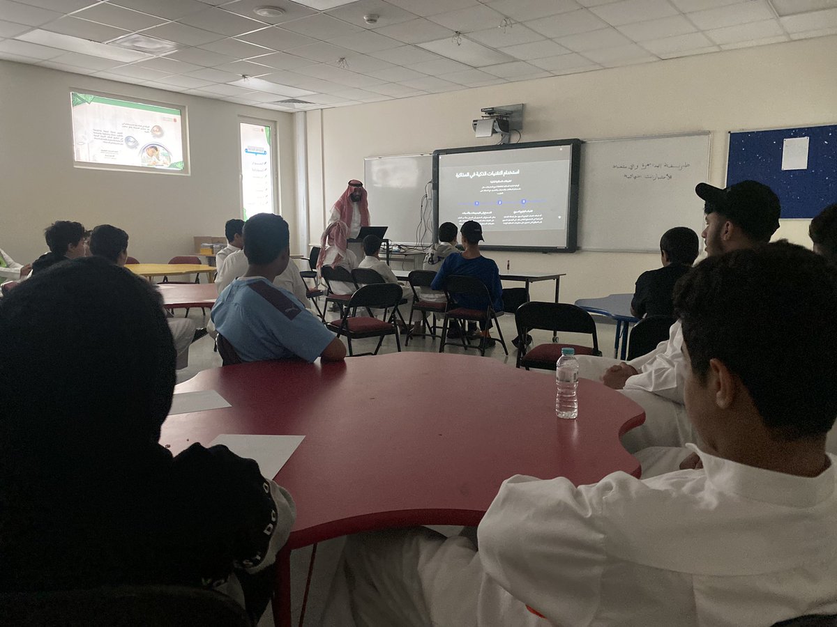 alfaroqschool's tweet photo. قدم المجتمع الأدبي #دورة بعنوان: "استخدام التقنيات الحديثة في المذاكرة والاستعداد للاختبارات" كل الشكر للأستاذ:عبدالله بن جهيم العنزي 

#الفاروق_المتوسطة https://t.co/aN6WAPuDHO