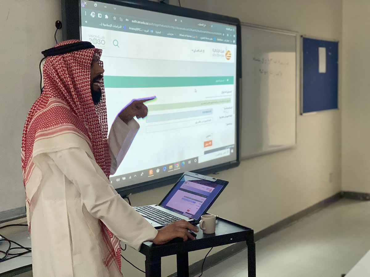 alfaroqschool's tweet photo. قدم المجتمع الأدبي #دورة بعنوان: "استخدام التقنيات الحديثة في المذاكرة والاستعداد للاختبارات" كل الشكر للأستاذ:عبدالله بن جهيم العنزي 

#الفاروق_المتوسطة https://t.co/aN6WAPuDHO